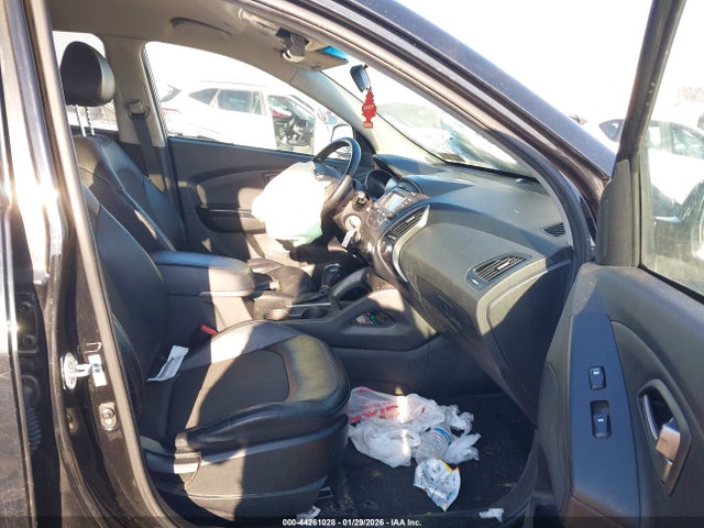 KM8JUCAG8FU957382 Hyundai TUCSON SE