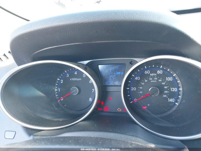 KM8JUCAG8FU957382 Hyundai TUCSON SE