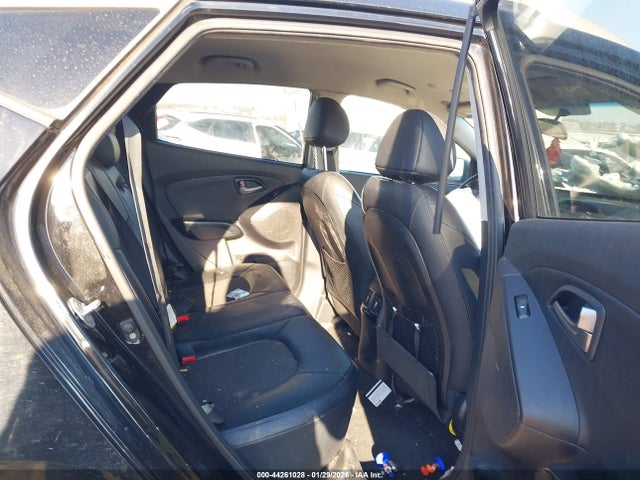 KM8JUCAG8FU957382 Hyundai TUCSON SE