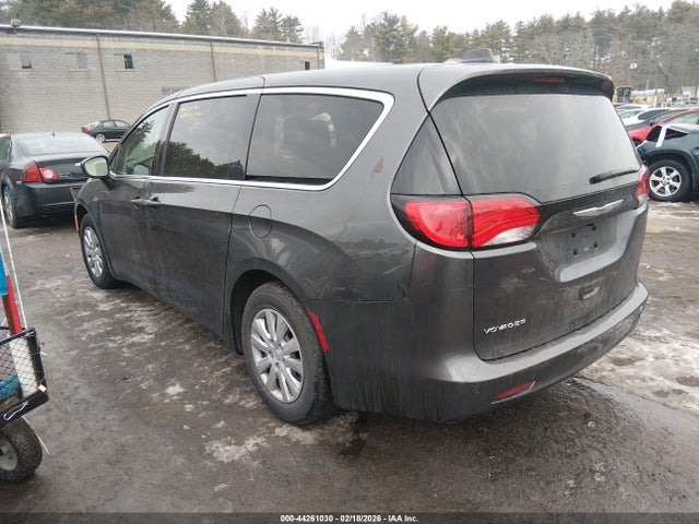 2021 CHRYSLER VOYAGER 2C4RC1AG6MR565297 Photo 2