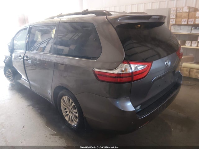 2017 TOYOTA SIENNA 5TDYZ3DC9HS887461 Photo 2