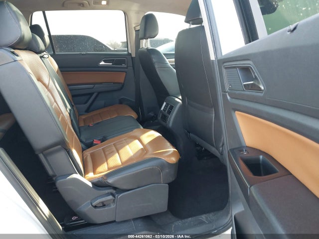 Продажа на аукционе авто 2018 Volkswagen Atlas 3.6l V6 Sel Premium, vin: 1V2NR2CA1JC556439, номер лота: 44261062