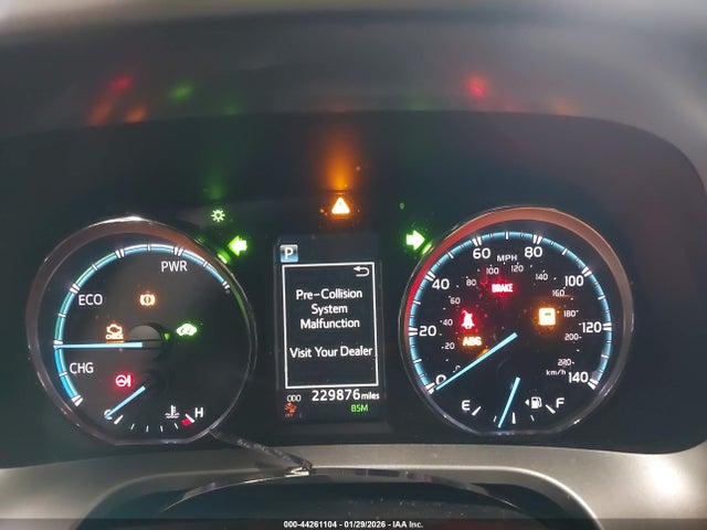 44261104 :رقم المزاد ، JTMDJREV7JD180577 vin ، 2018 Toyota Rav4 Hybrid Limited مزاد بيع