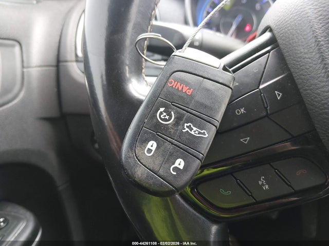 44261108 :رقم المزاد ، 2C3CCABG8MH629757 vin ، 2021 Chrysler 300 300s مزاد بيع