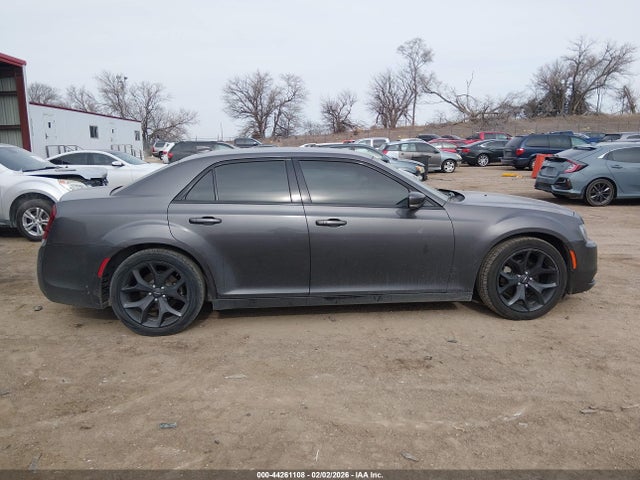 44261108 :رقم المزاد ، 2C3CCABG8MH629757 vin ، 2021 Chrysler 300 300s مزاد بيع