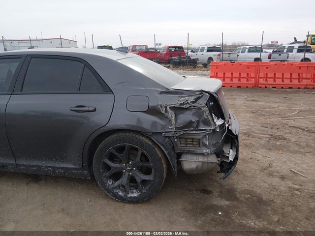 44261108 :رقم المزاد ، 2C3CCABG8MH629757 vin ، 2021 Chrysler 300 300s مزاد بيع