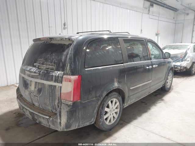 44261114 :رقم المزاد ، 2C4RC1BG4FR676870 vin ، 2015 Chrysler Town & Country Touring مزاد بيع
