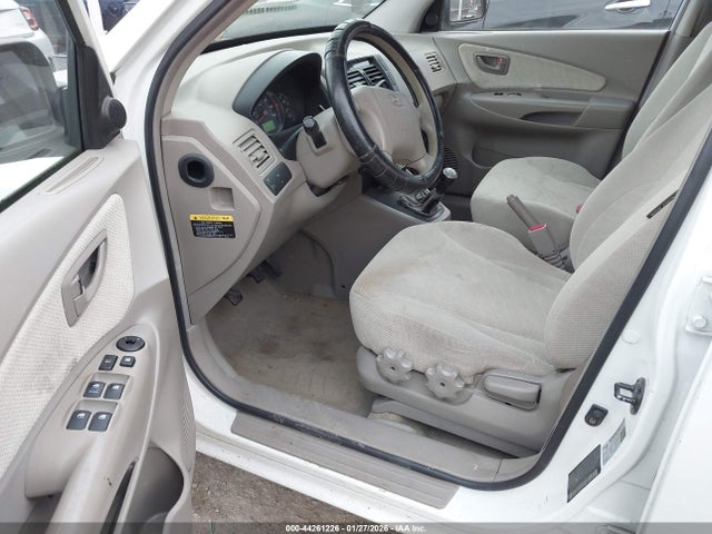 2005 HYUNDAI TUCSON KM8JM12B25U083780 Photo 4