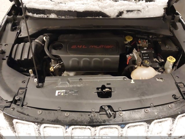 44261251 :رقم المزاد ، 3C4NJCBB5JT227644 vin ، 2018 Jeep Compass Latitude Fwd مزاد بيع