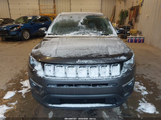 44261251 :رقم المزاد ، 3C4NJCBB5JT227644 vin ، 2018 Jeep Compass Latitude Fwd مزاد بيع