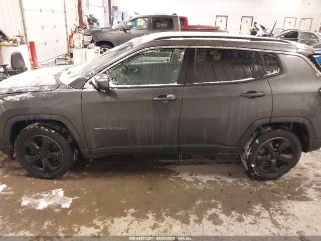 44261251 :رقم المزاد ، 3C4NJCBB5JT227644 vin ، 2018 Jeep Compass Latitude Fwd مزاد بيع