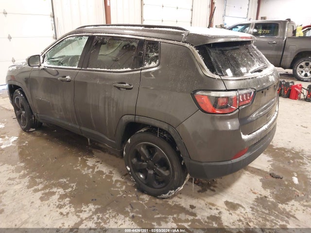 44261251 :رقم المزاد ، 3C4NJCBB5JT227644 vin ، 2018 Jeep Compass Latitude Fwd مزاد بيع