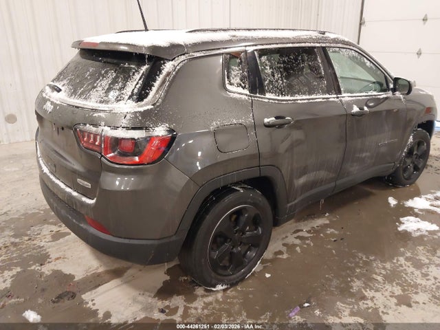 44261251 :رقم المزاد ، 3C4NJCBB5JT227644 vin ، 2018 Jeep Compass Latitude Fwd مزاد بيع