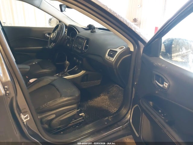 44261251 :رقم المزاد ، 3C4NJCBB5JT227644 vin ، 2018 Jeep Compass Latitude Fwd مزاد بيع