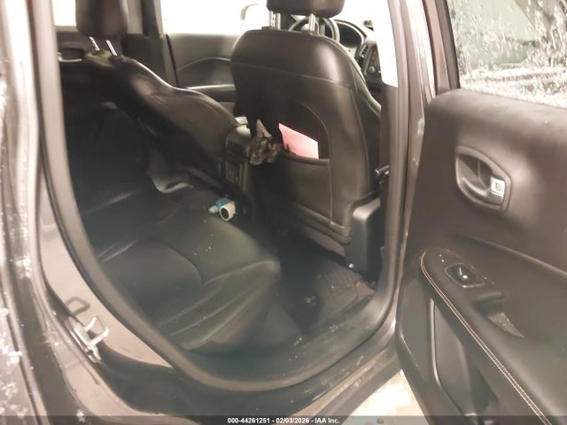 44261251 :رقم المزاد ، 3C4NJCBB5JT227644 vin ، 2018 Jeep Compass Latitude Fwd مزاد بيع
