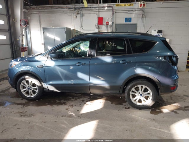 1FMCU9GD4JUB82354 Ford ESCAPE SE