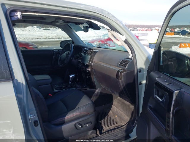 2022 TOYOTA 4RUNNER JTERU5JR5N6028494 Photo 4