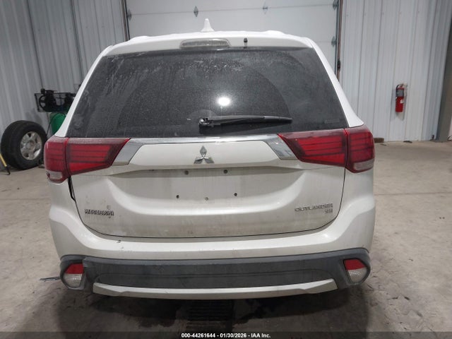 Mitsubishi Outlander Se 2018 JA4AZ3A32JZ042875 Image 17