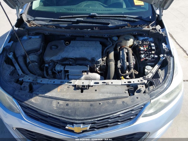 44261645 :رقم المزاد ، 1G1BE5SMXJ7115942 vin ، 2018 Chevrolet Cruze Lt Auto مزاد بيع