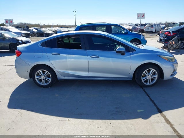 44261645 :رقم المزاد ، 1G1BE5SMXJ7115942 vin ، 2018 Chevrolet Cruze Lt Auto مزاد بيع