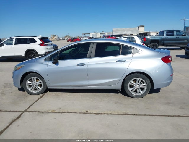 44261645 :رقم المزاد ، 1G1BE5SMXJ7115942 vin ، 2018 Chevrolet Cruze Lt Auto مزاد بيع