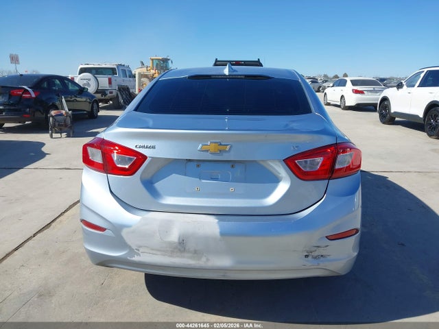 44261645 :رقم المزاد ، 1G1BE5SMXJ7115942 vin ، 2018 Chevrolet Cruze Lt Auto مزاد بيع