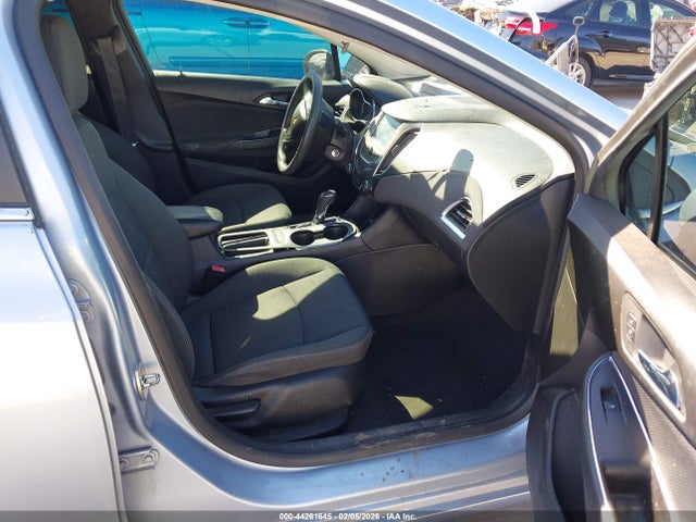 44261645 :رقم المزاد ، 1G1BE5SMXJ7115942 vin ، 2018 Chevrolet Cruze Lt Auto مزاد بيع