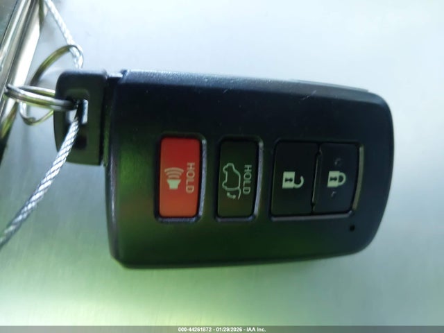 JTMWFREV4JJ192794 Toyota Rav4 Xle