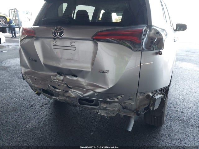 JTMWFREV4JJ192794 Toyota Rav4 Xle