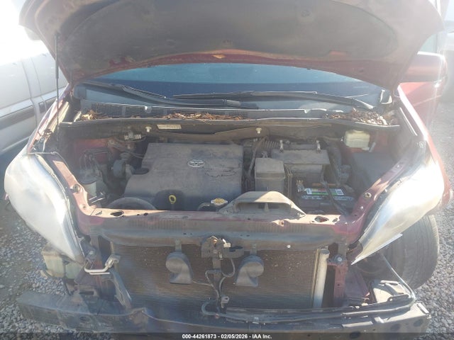5TDYK3DC8GS692468 Toyota Sienna Xle 8 Passenger
