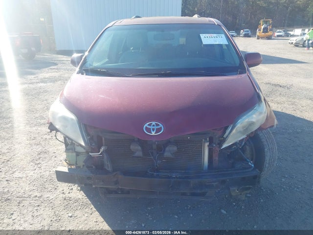5TDYK3DC8GS692468 Toyota Sienna Xle 8 Passenger