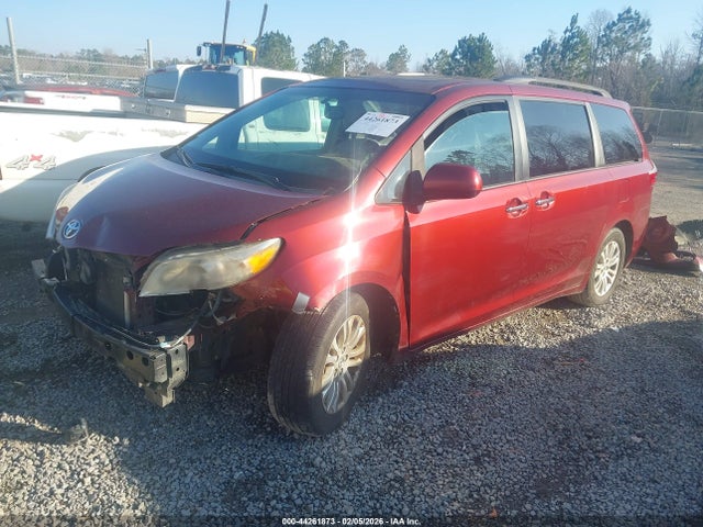 5TDYK3DC8GS692468 Toyota Sienna Xle 8 Passenger