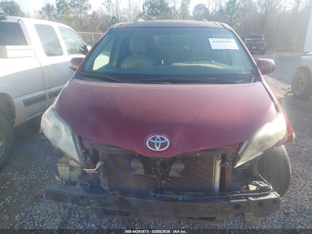 5TDYK3DC8GS692468 Toyota Sienna Xle 8 Passenger