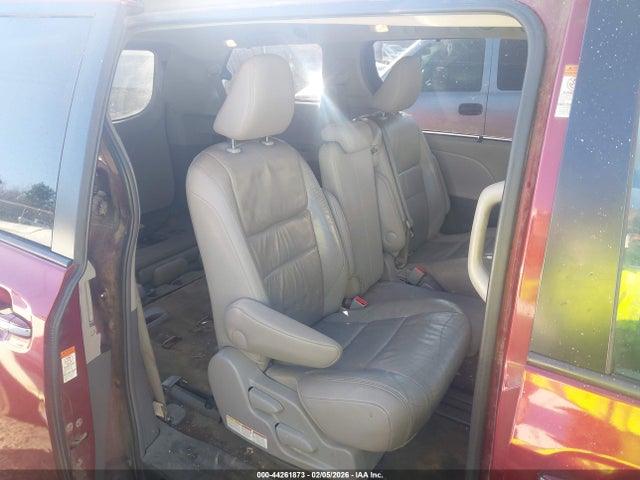 5TDYK3DC8GS692468 Toyota Sienna Xle 8 Passenger