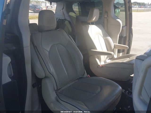 Aukcja sprzedaży 2018 Chrysler Pacifica Hybrid Limited, vin: 2C4RC1N72JR236814, numer aukcji: 44261877