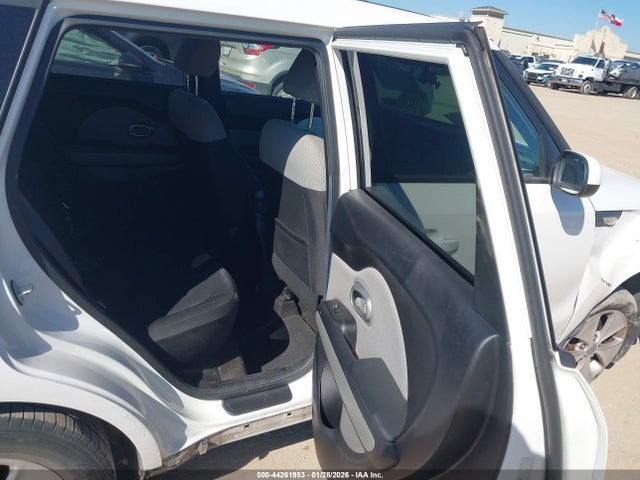 2014 Kia Soul მანქანა იყიდება აუქციონზე, vin: KNDJN2A23E7738049, აუქციონის ნომერი: 44261953