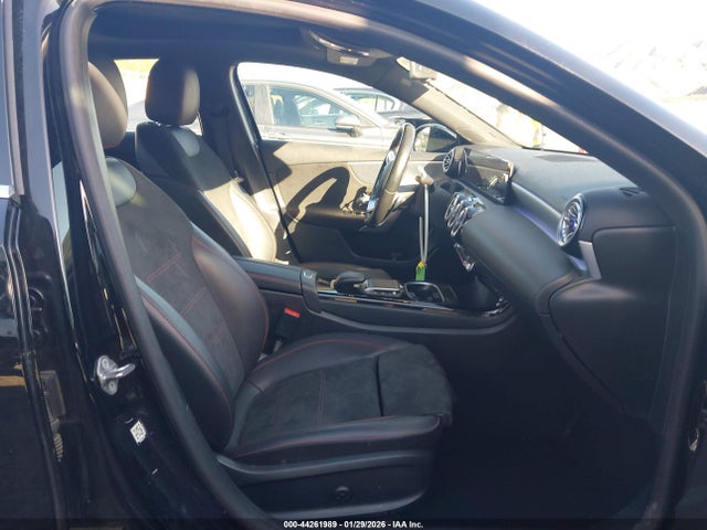 W1K3G4EB4NJ338762 Mercedes-Benz A 220