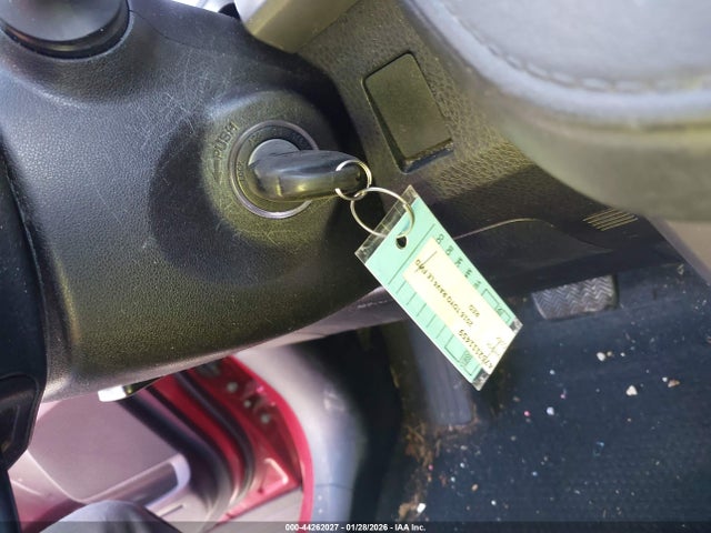 2T3ZFREV5GW243727 Toyota RAV4 LE