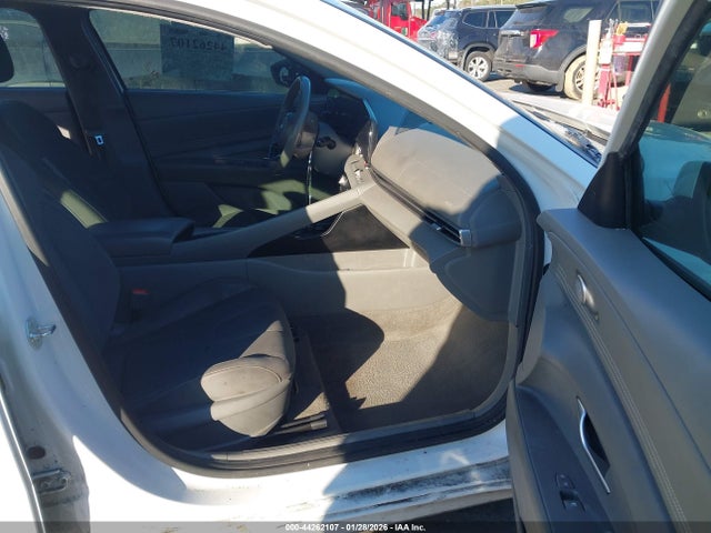 44262107 :رقم المزاد ، 5NPLS4AG2PH115013 vin ، 2023 Hyundai Elantra Sel مزاد بيع
