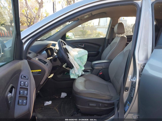 KM8JT3AFXFU100071 Hyundai TUCSON GLS