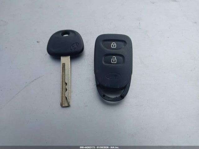 KMHCT4AE5HU318203 Hyundai ACCENT SE