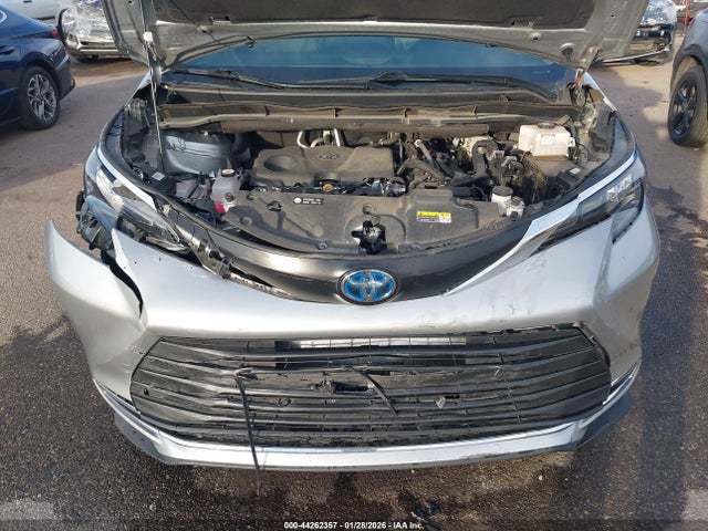 5TDYRKEC7RS211004 Toyota SIENNA XLE