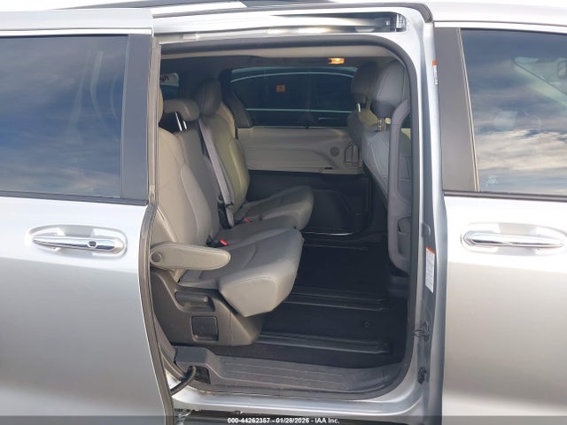 5TDYRKEC7RS211004 Toyota SIENNA XLE