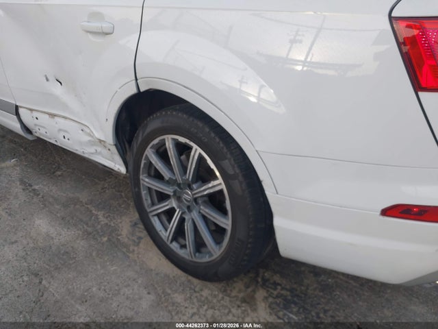 WA1LAAF72JD036961 Audi Q7 3.0t Premium