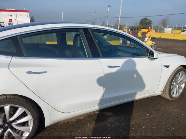 Tesla Model 3 Long Range/mid Range 2018 5YJ3E1EA5JF049140 Image 13