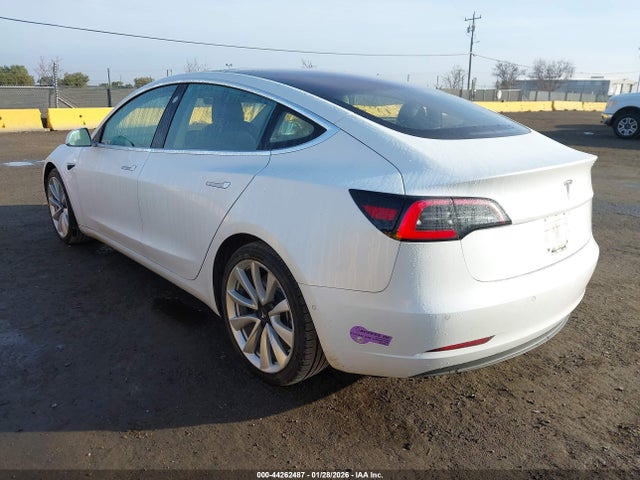 2018 TESLA MODEL 3 5YJ3E1EA5JF049140 Photo 2