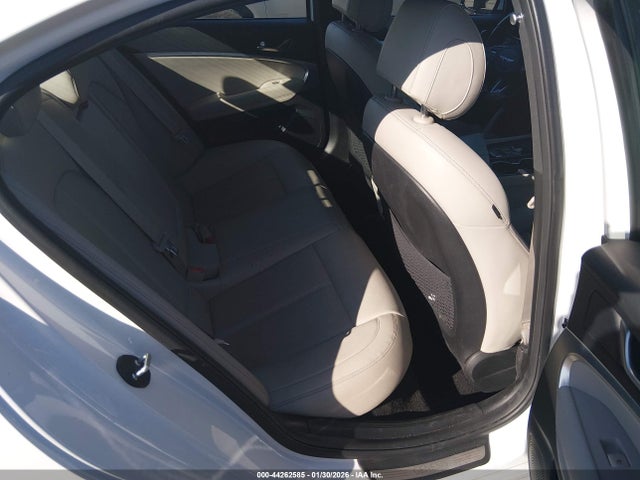 Genesis G70 2.0t Rwd 2022 KMTG34TA5NU095044 Image 8