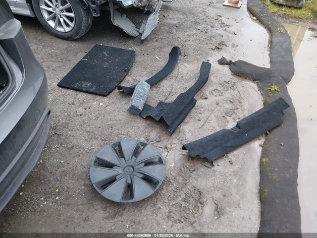 Tesla Model 3 Long Range Dual Motor All-wheel Drive 2024 5YJ3E1EB1RF729251 Image 12