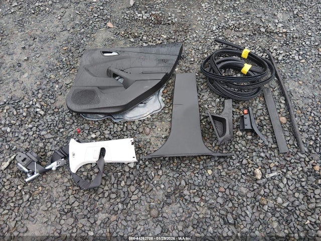 1FADP3K21GL277882 Ford FOCUS SE
