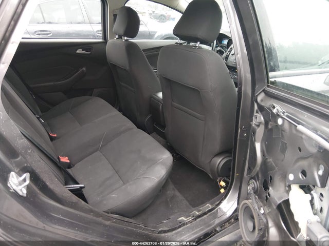 1FADP3K21GL277882 Ford FOCUS SE